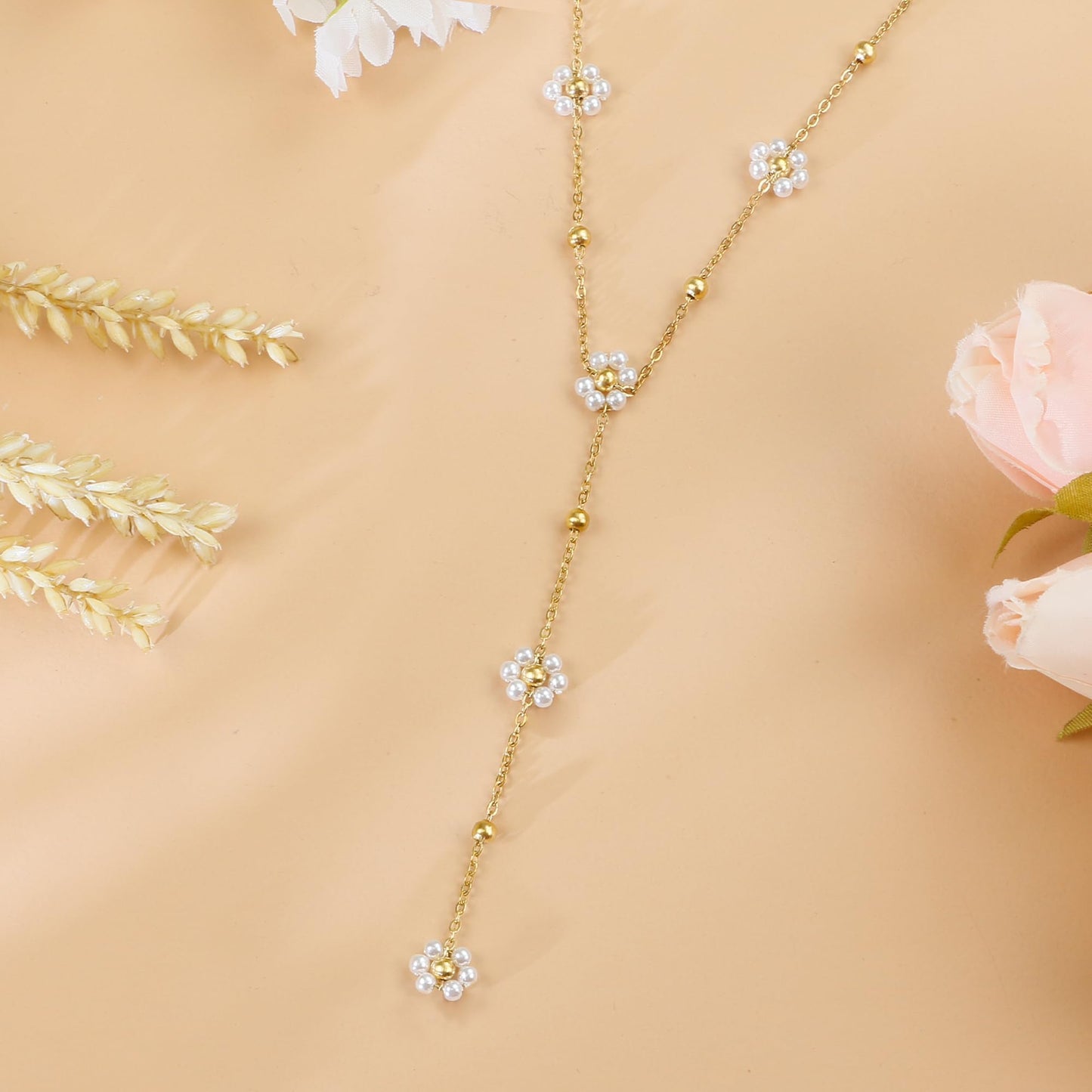 SmileBelle Daisy Pearl Necklace, Dainty Pearl Choker Necklace for Women as Flower Necklace Gift, 14K Gold Plated Stainless Steel Summer Merch as Birthday Gifts for Her Daisy Costume Gift