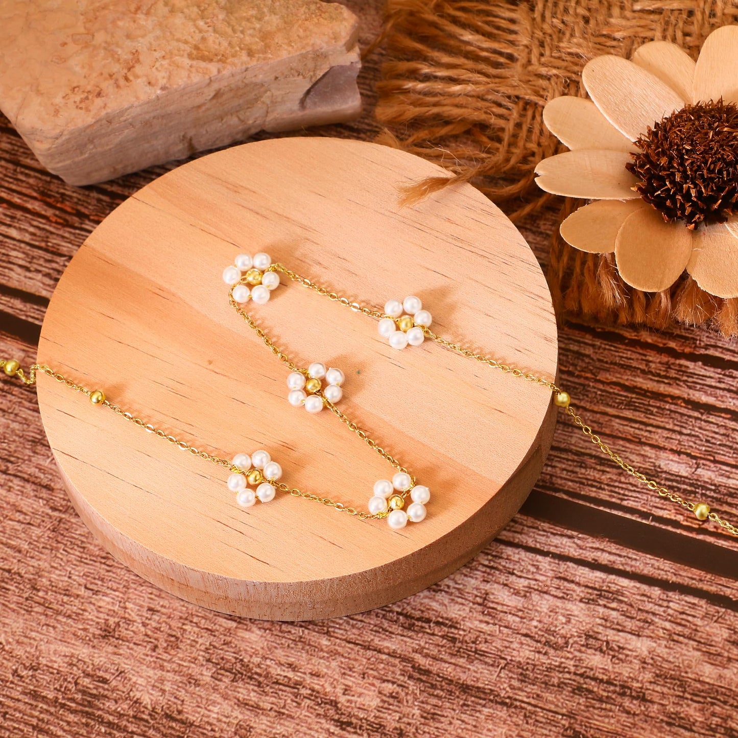SmileBelle Daisy Pearl Necklace, Dainty Pearl Choker Necklace for Women as Flower Necklace Gift, 14K Gold Plated Stainless Steel Summer Merch as Birthday Gifts for Her Daisy Costume Gift